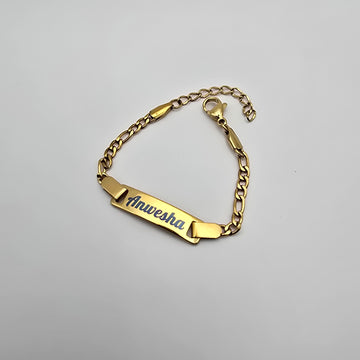 Custom name engraved curb chain bracelet in 18K gold plated stainless steel waterproof and hypoallergenic personalized jewelry gift for teens and couples