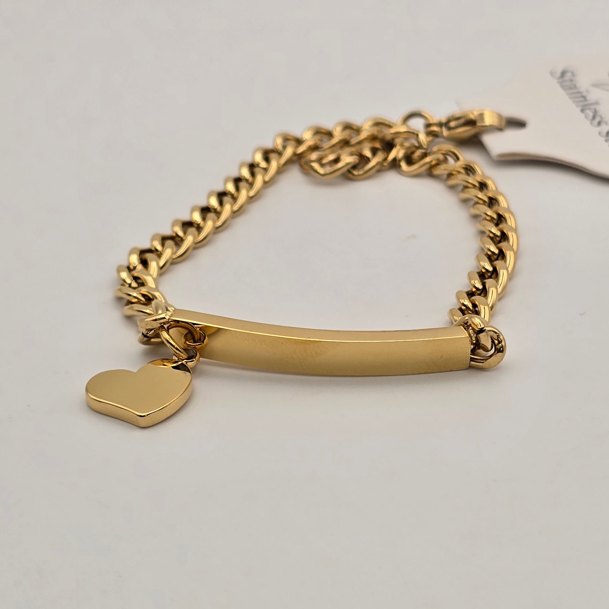 Custom engraved heart charm curb chain bracelet in 18K gold plated stainless steel waterproof and hypoallergenic premium gift for teens and couples in USA Canada