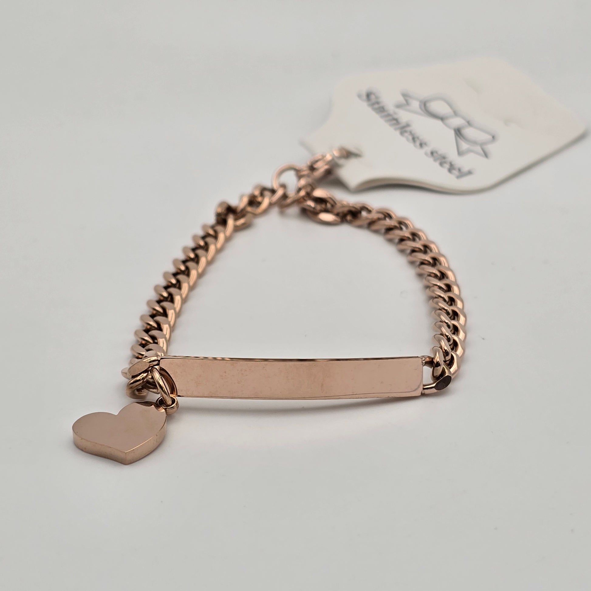 Custom name engraved Figaro chain bracelet in 18K gold plated stainless steel waterproof and hypoallergenic premium gift for teens and couples in USA Canada