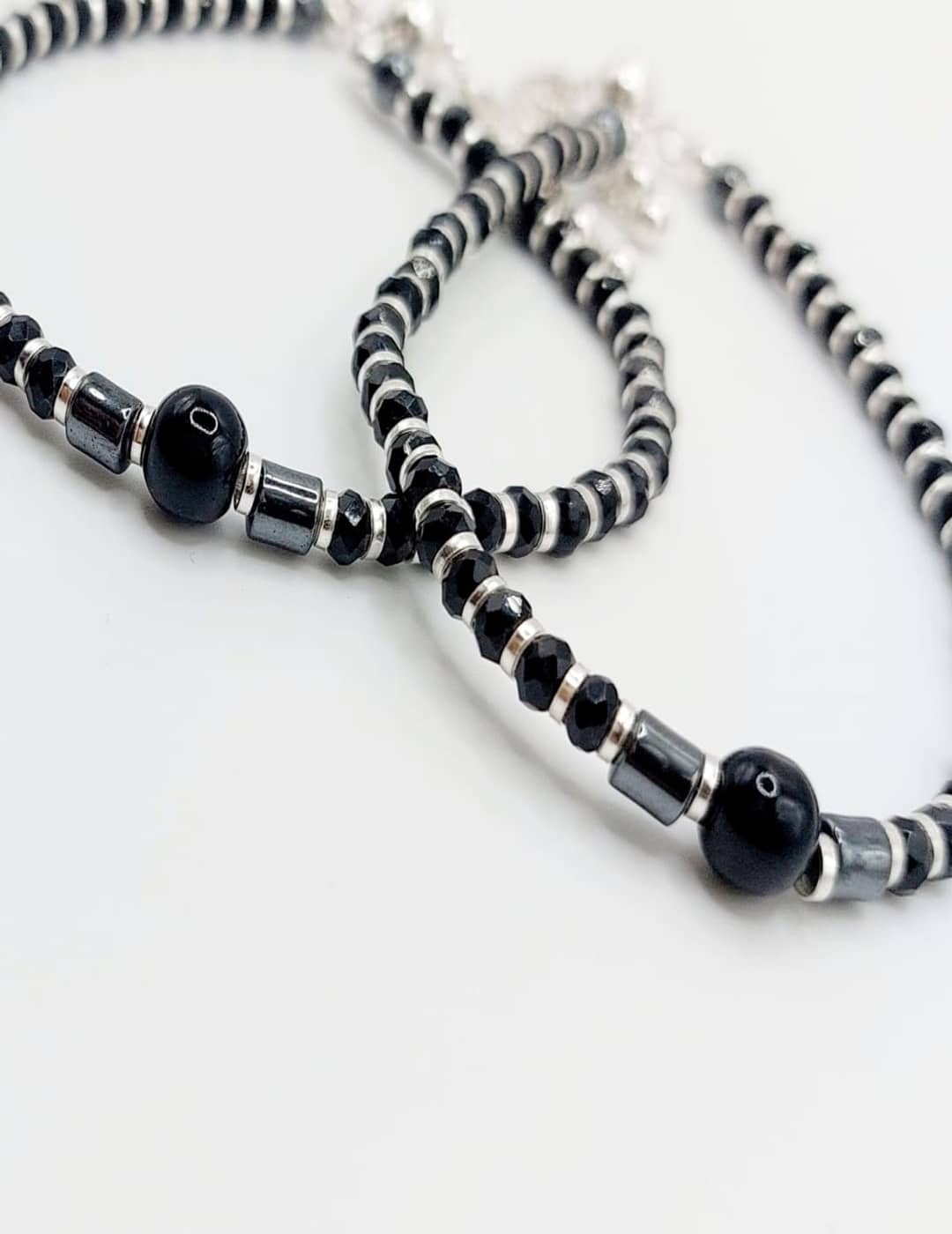 Round Ball Center Black Bead Pair